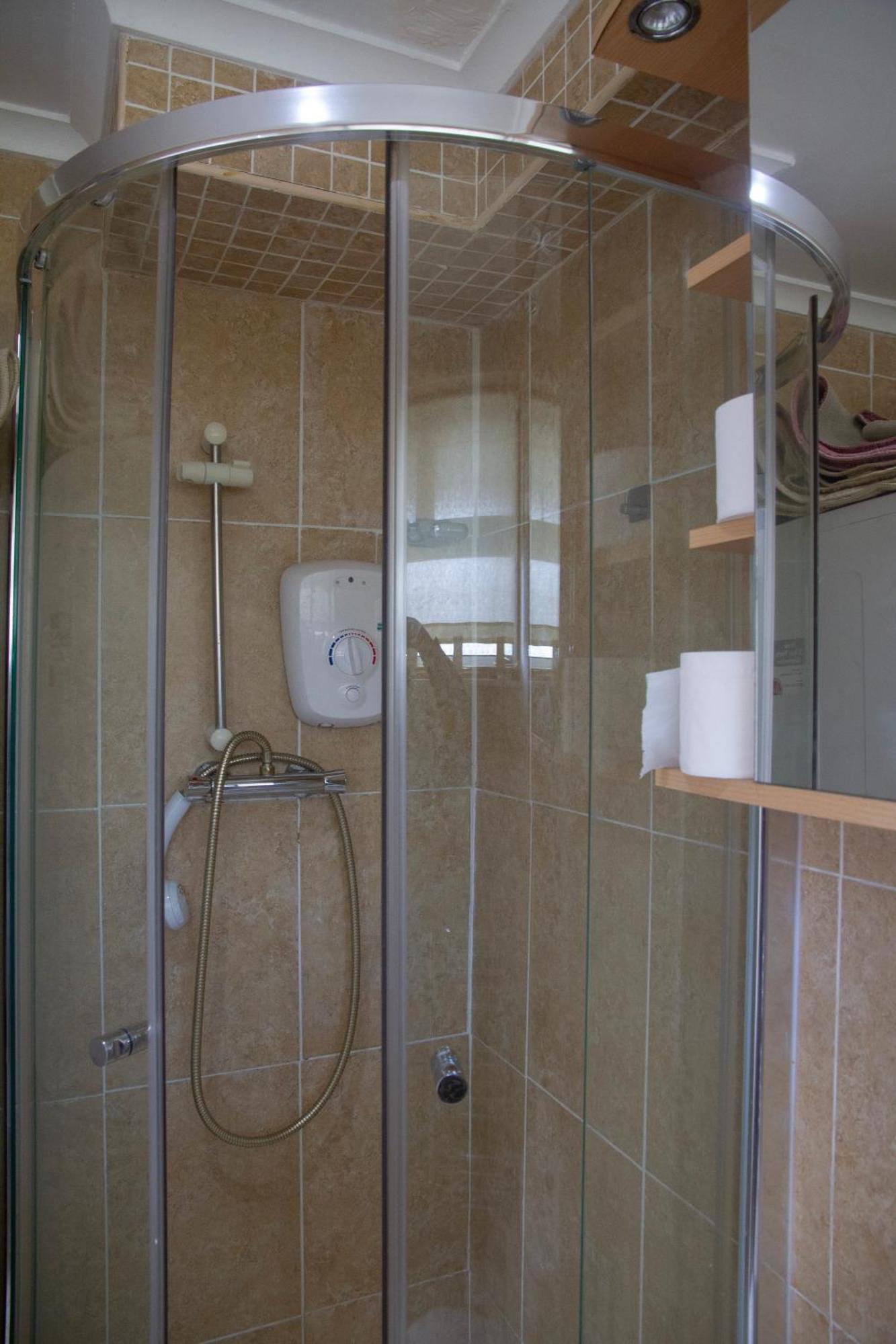 Spacious 4-bedroom Townhouse With Garden- Perfect For Groups! London