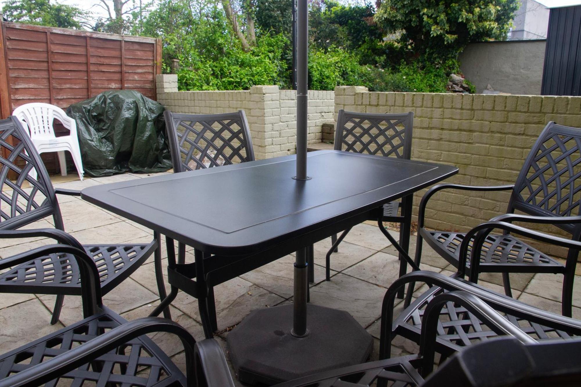 Spacious 4-bedroom Townhouse With Garden- Perfect For Groups! Holiday home London