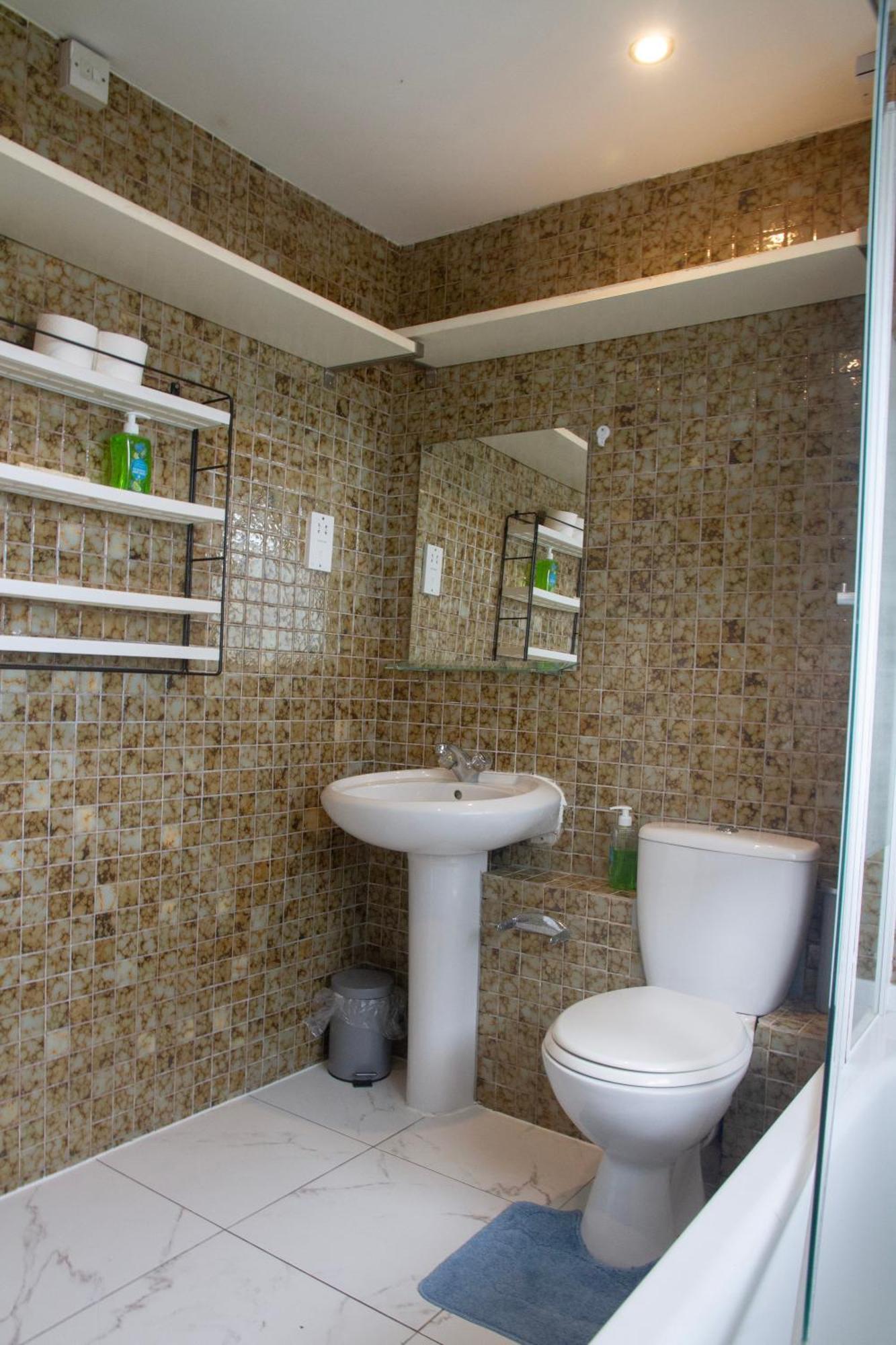 Spacious 4-bedroom Townhouse With Garden- Perfect For Groups! Holiday home London