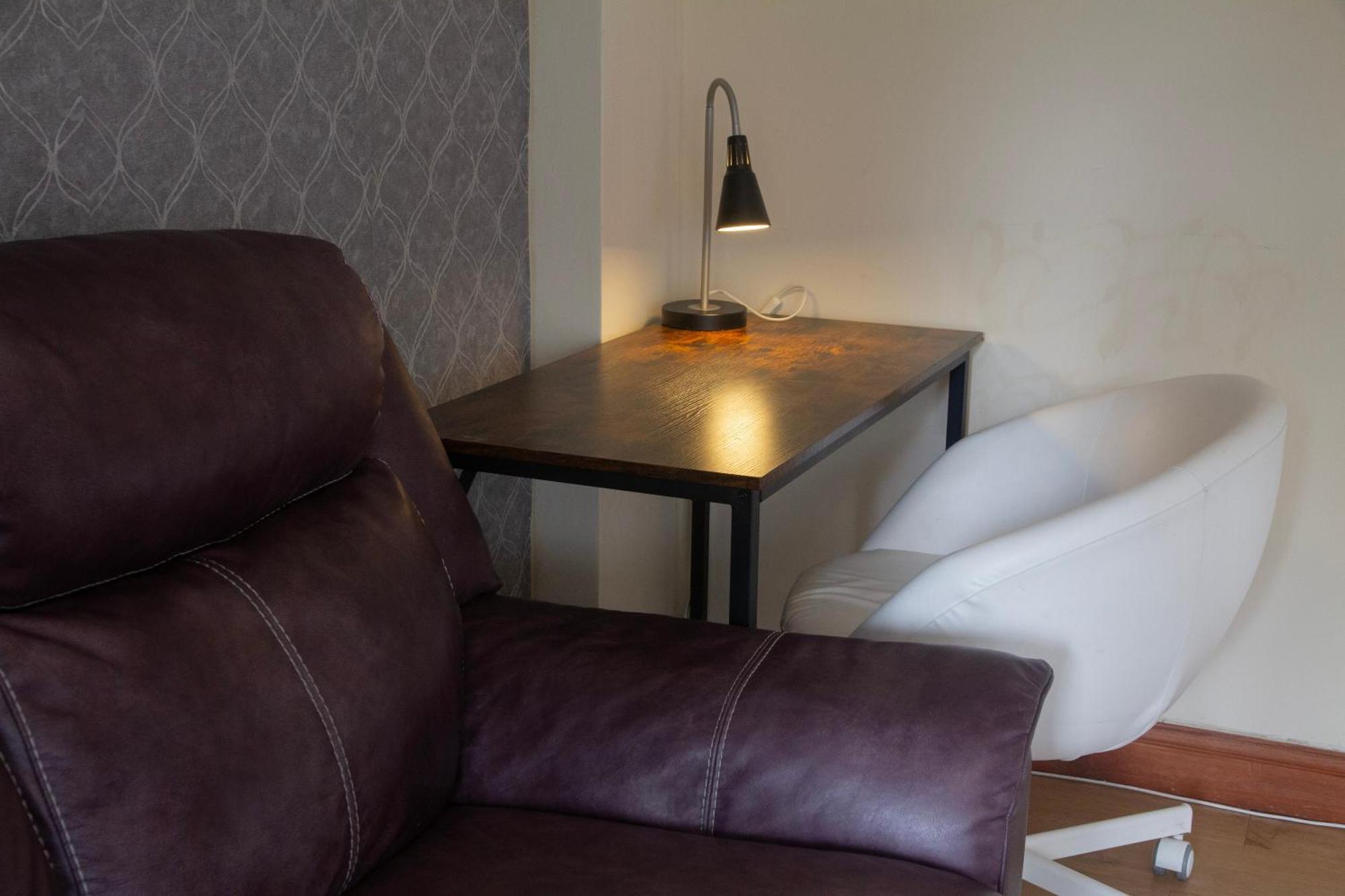 Spacious 4-bedroom Townhouse With Garden- Perfect For Groups! London
