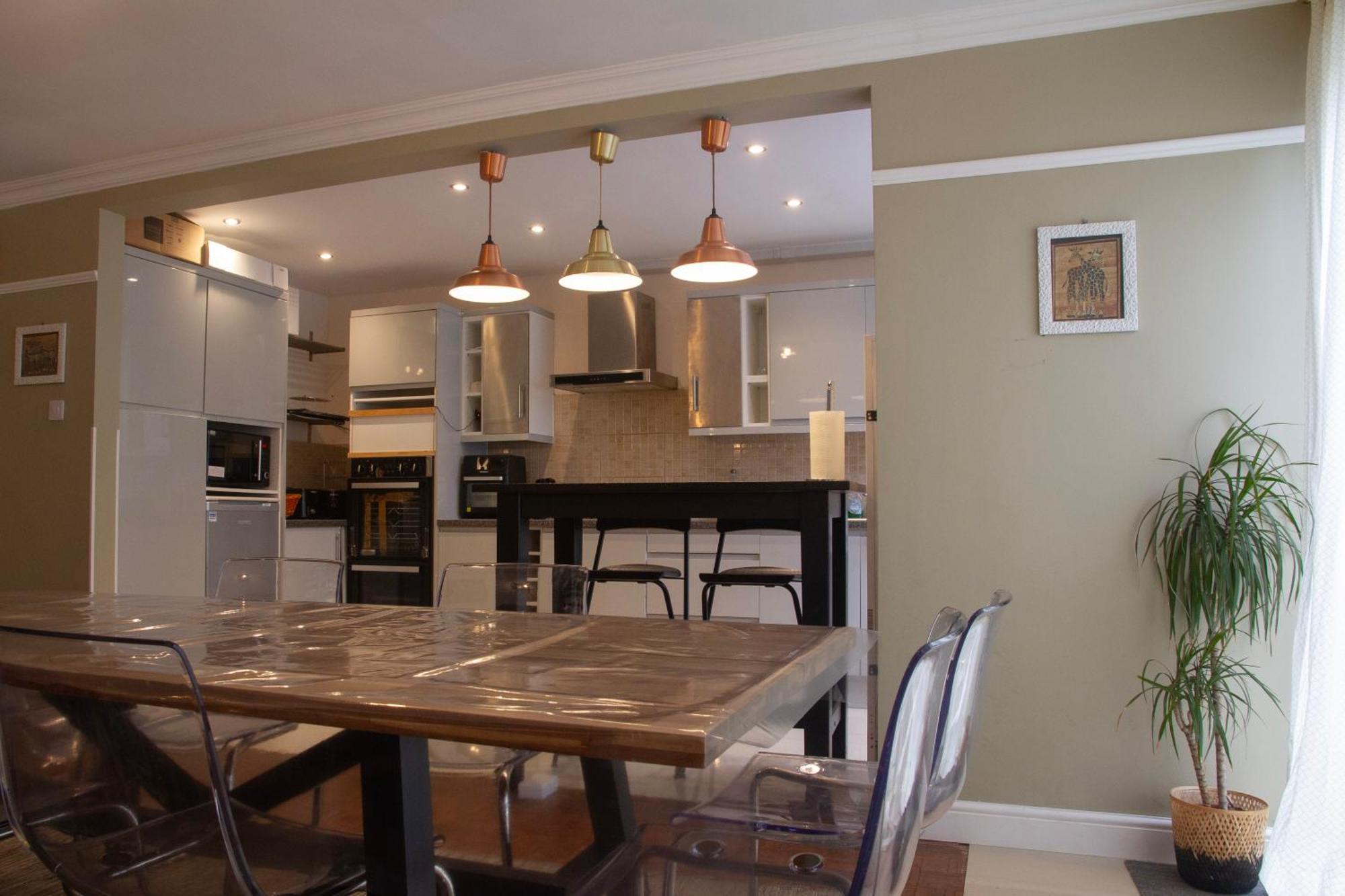 Spacious 4-bedroom Townhouse With Garden- Perfect For Groups! *