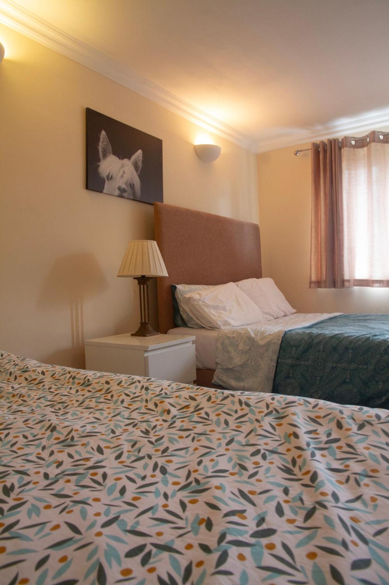 Spacious 4-bedroom Townhouse With Garden- Perfect For Groups! Holiday home London