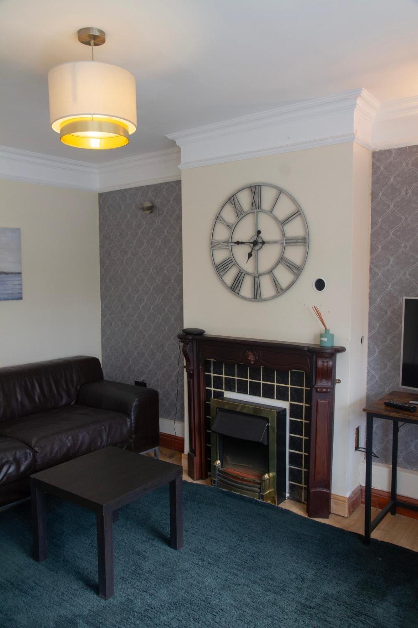 Holiday home Spacious 4-bedroom Townhouse With Garden- Perfect For Groups! London